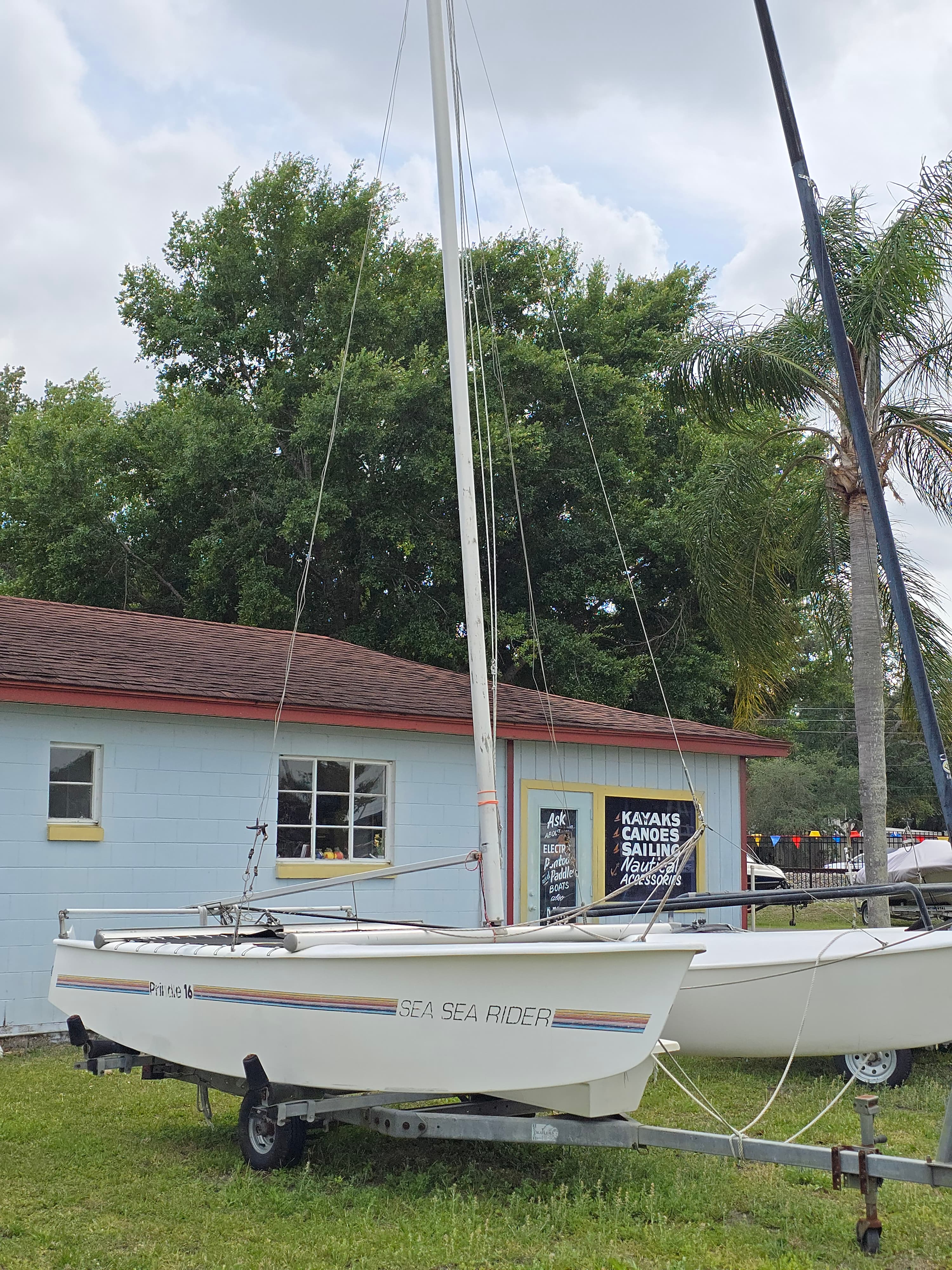 16 ft catamaran sailing on Lake Fairview