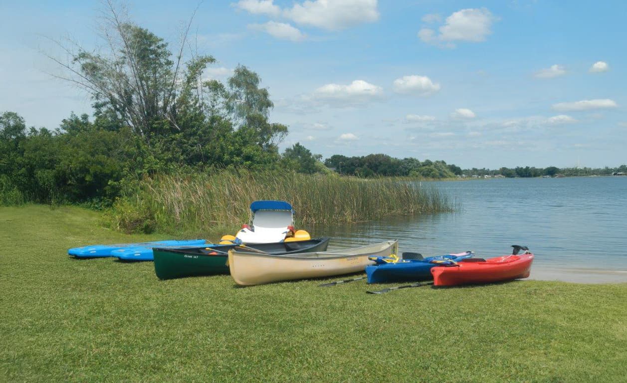 Canoe rental on Lake Fairview
