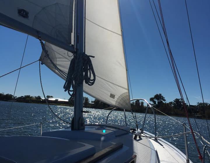 Beginner sailors on Lake Fairview with an instructor